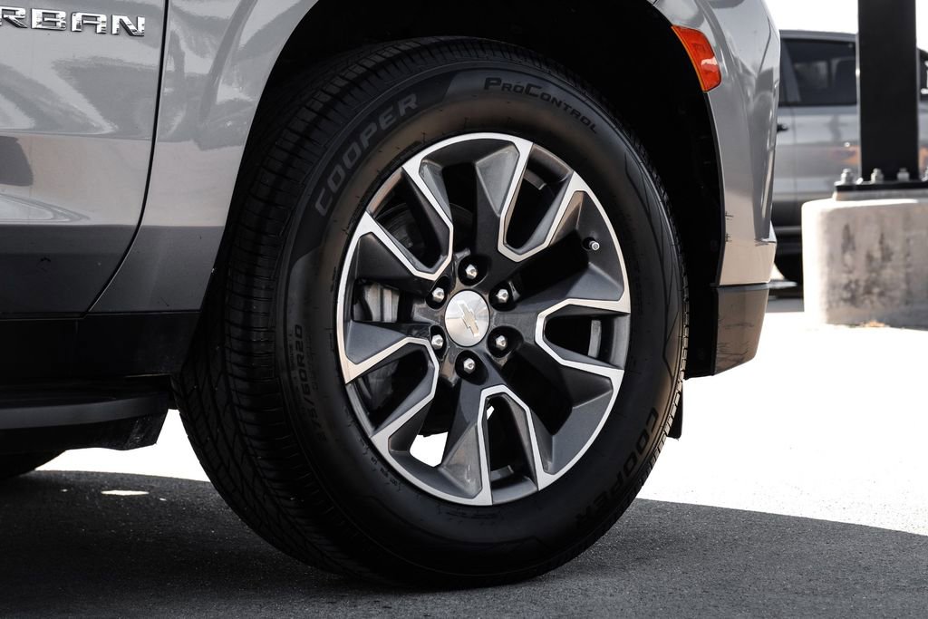 Used 2022 Chevrolet Suburban LT w/ Luxury Package image 63