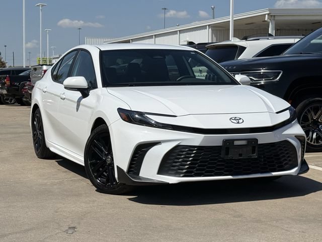 Used 2025 Toyota Camry SE FWD image 2