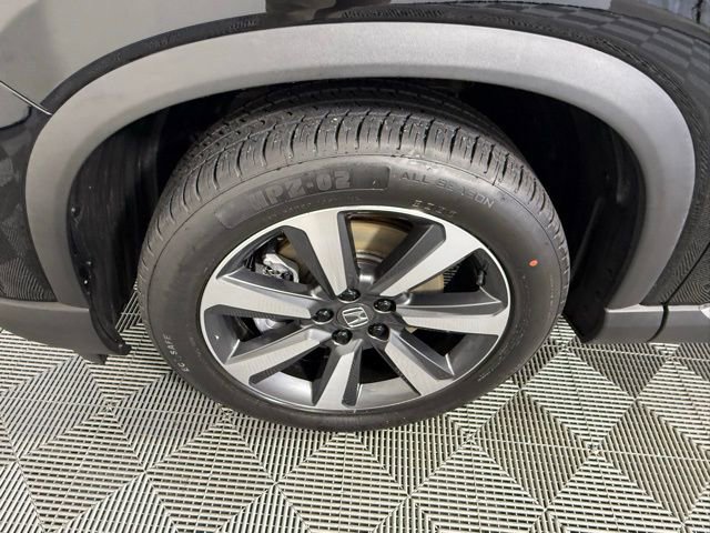 Used 2024 Honda Pilot Touring image 13