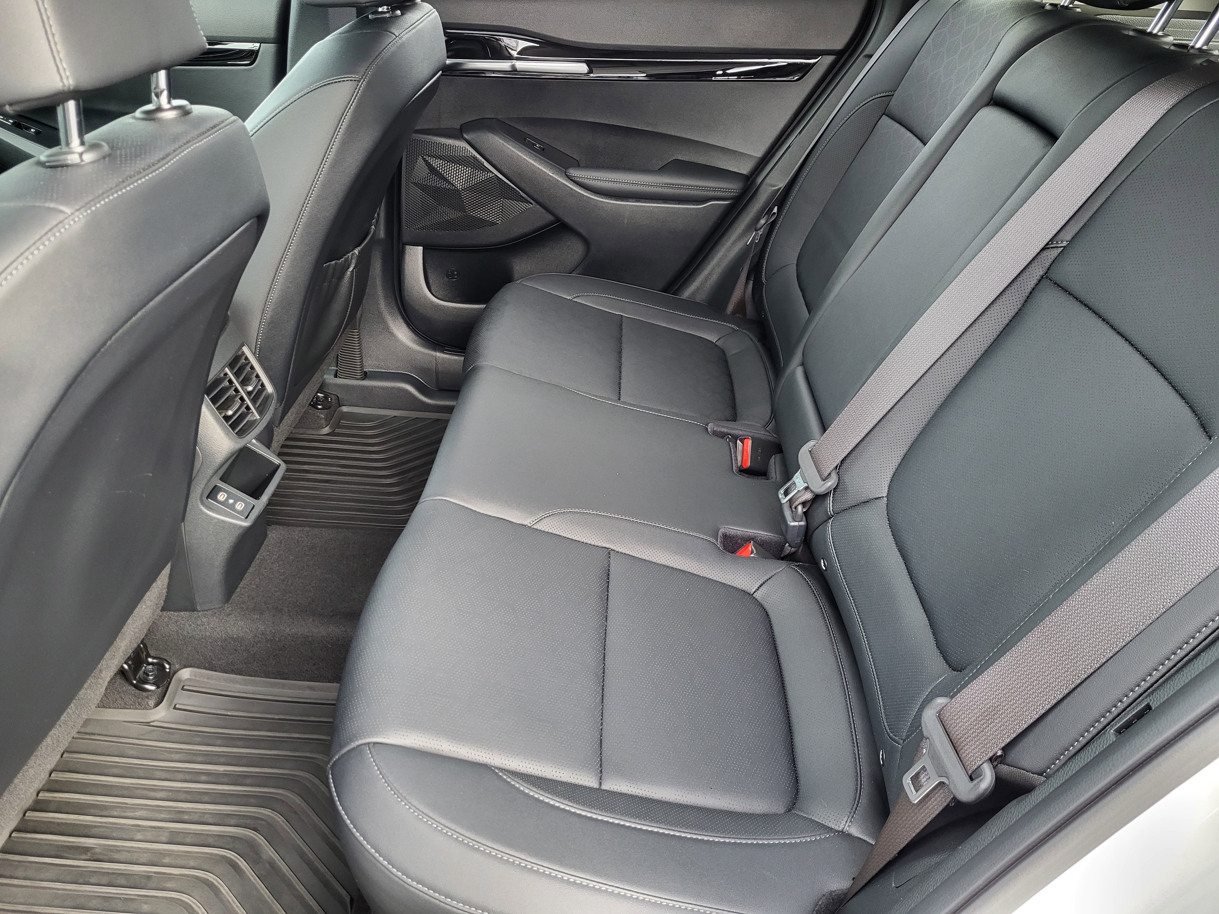 Used 2024 Kia Seltos SX w/ SX Sunroof Package image 9