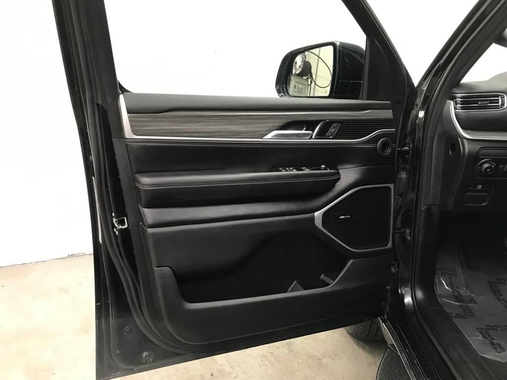 Used 2024 Jeep Wagoneer L Series II w/ Flexible Seating Group image 12