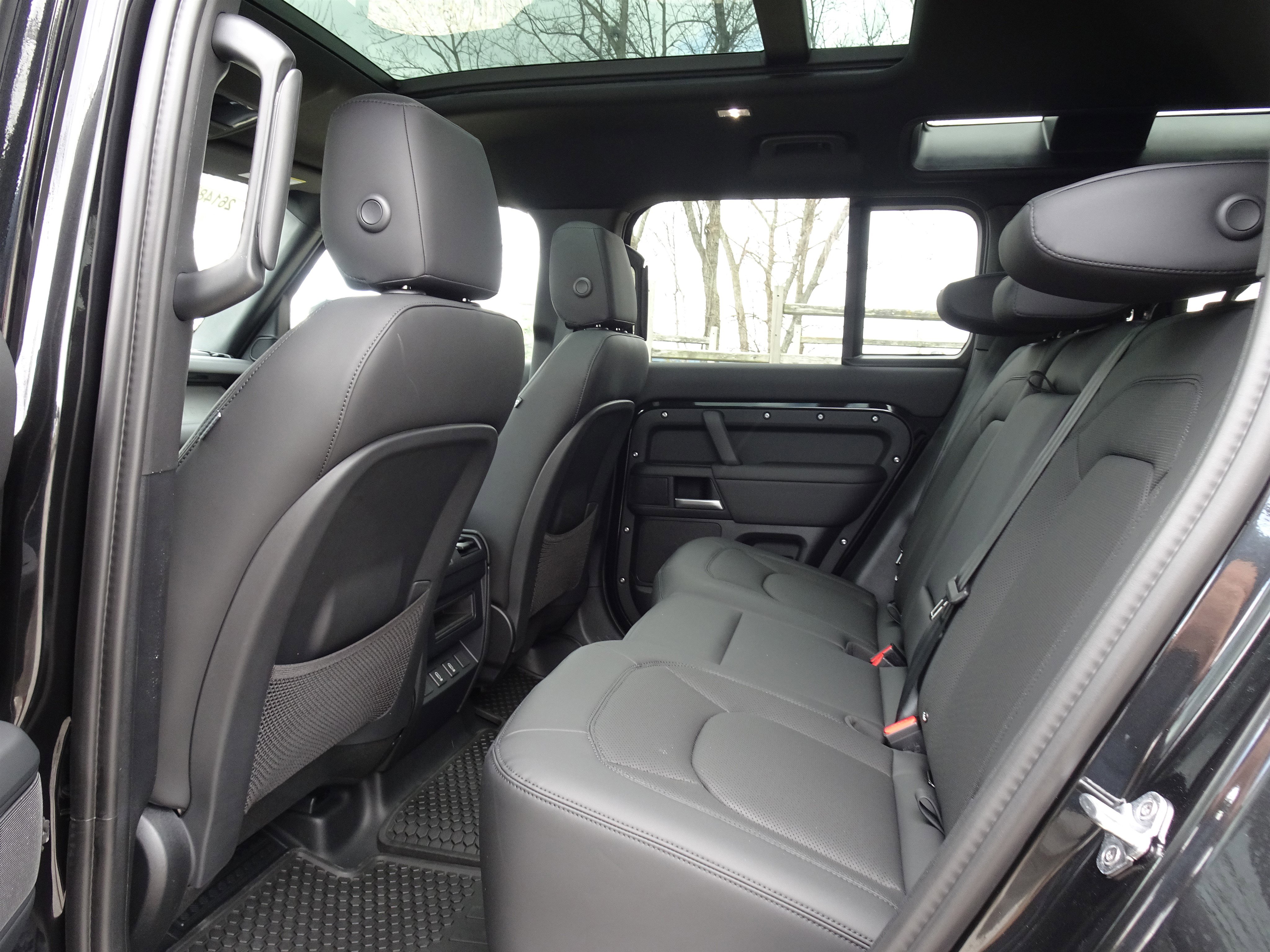 New 2026 Land Rover Defender 110 X-Dynamic SE AWD/4WD image 23
