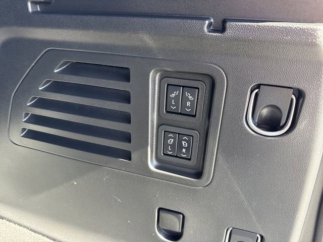 Used 2024 Chevrolet Traverse RS image 36