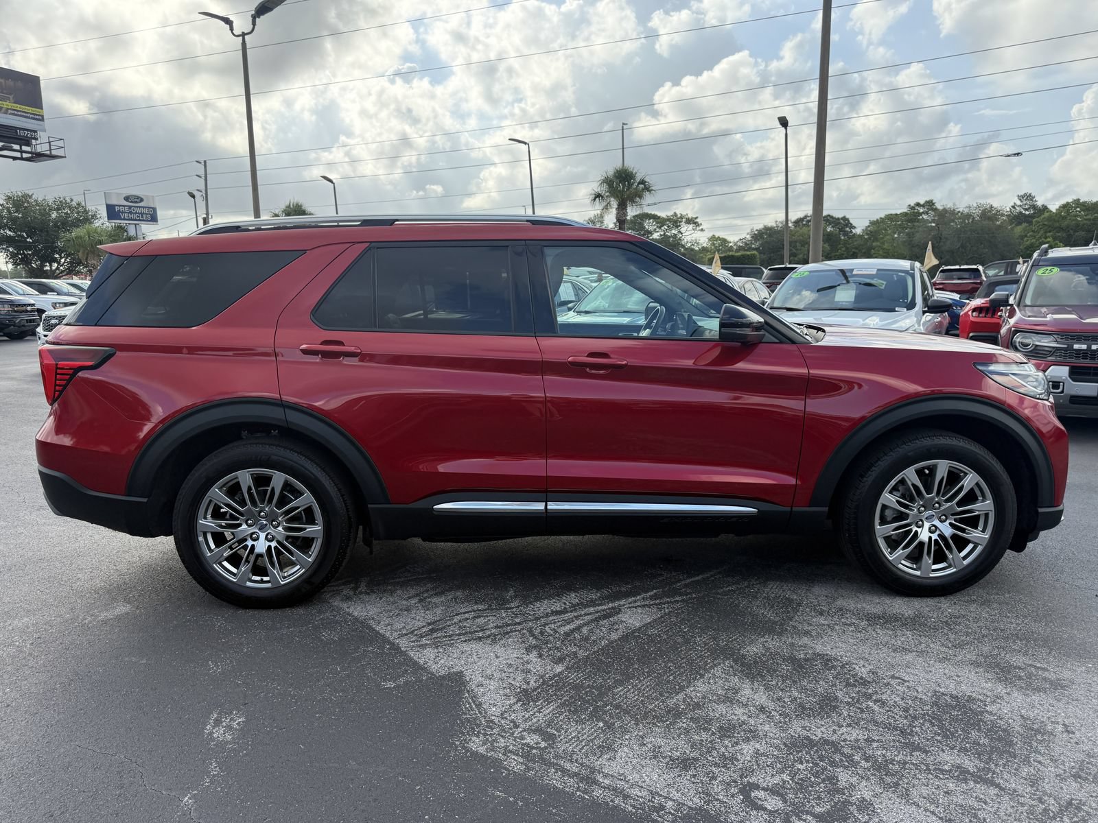 Certified 2025 Ford Explorer Platinum RWD image 3