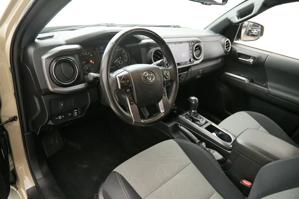 Used 2020 Toyota Tacoma TRD Sport AWD/4WD image 15