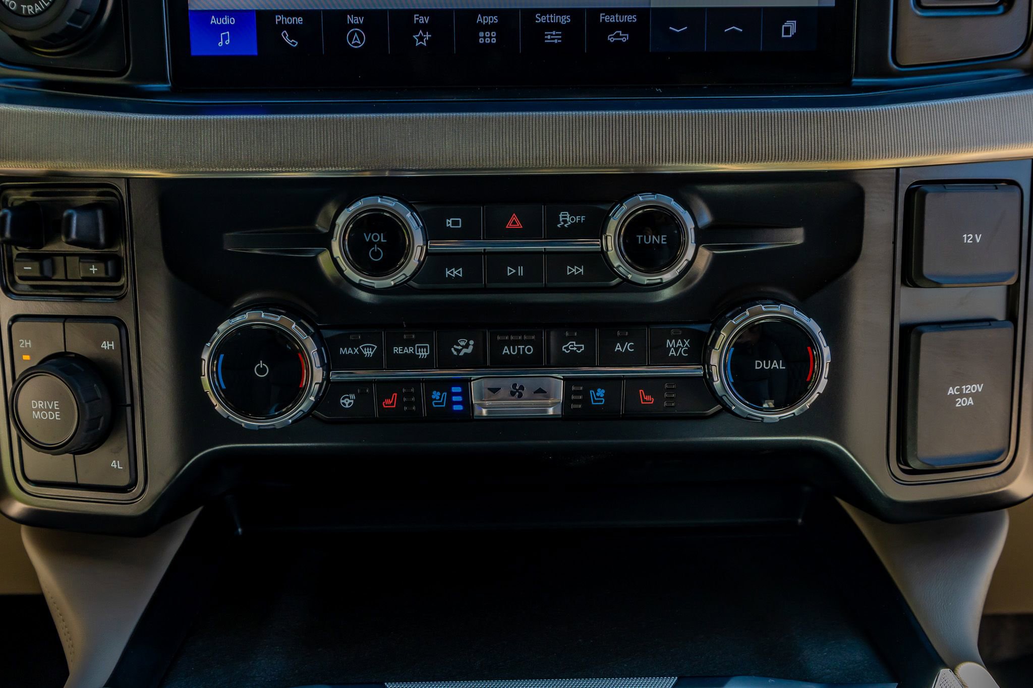 Used 2026 Ford F450 Platinum w/ Platinum Plus Package image 28