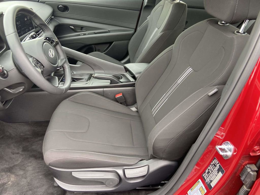 Used 2025 Hyundai Elantra Sport image 15