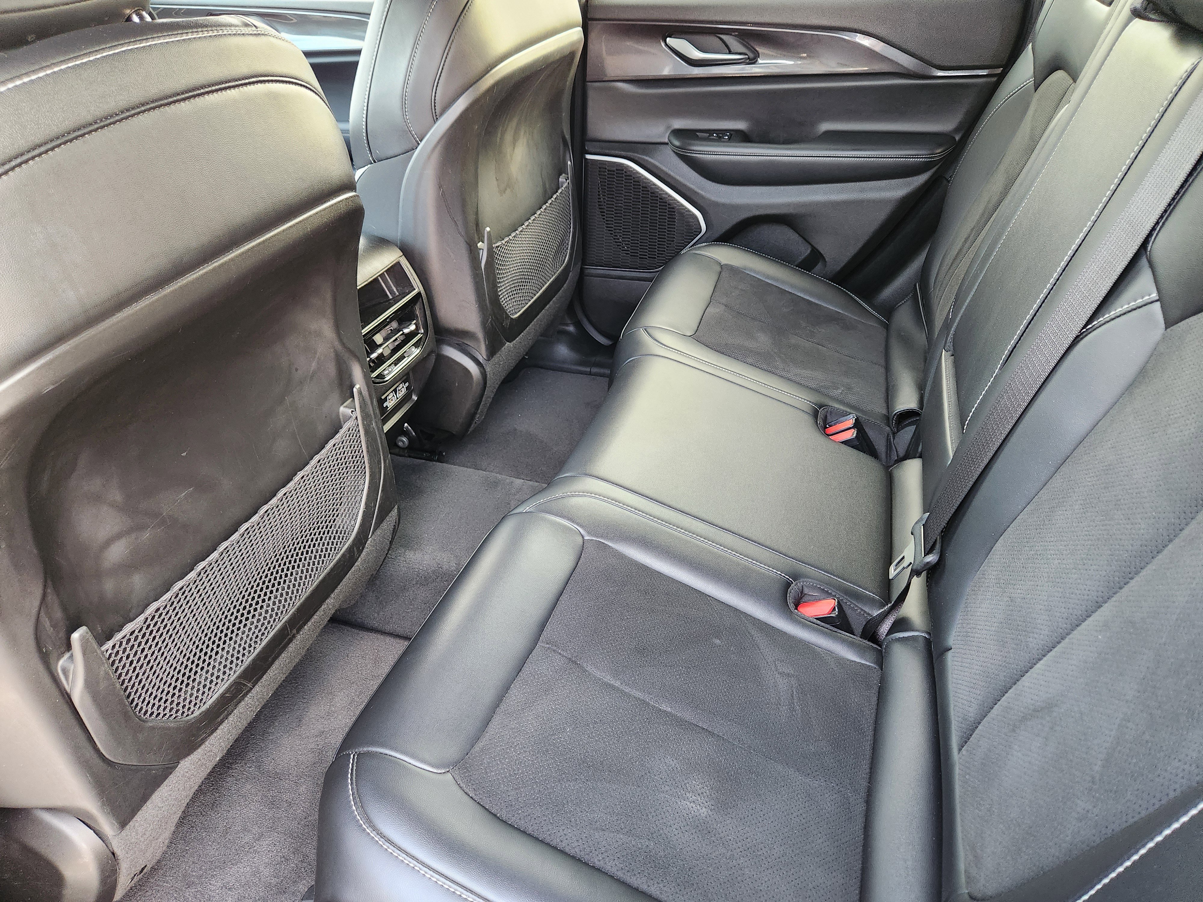 Used 2022 Jeep Grand Cherokee Altitude image 30