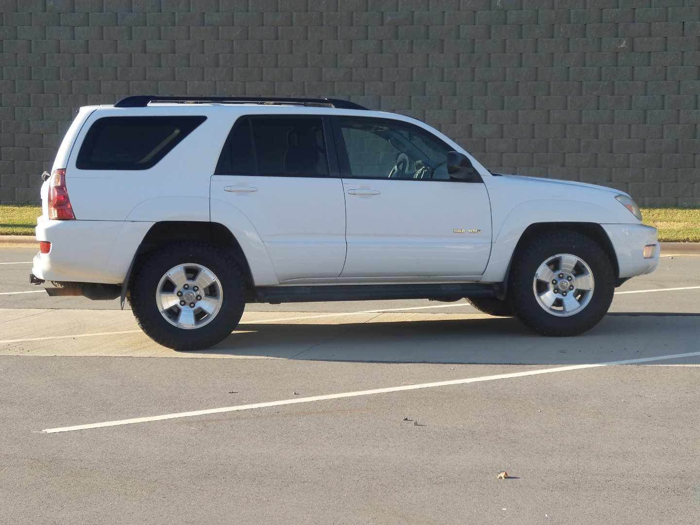 Used 2005 Toyota 4Runner SR5 AWD/4WD image 3