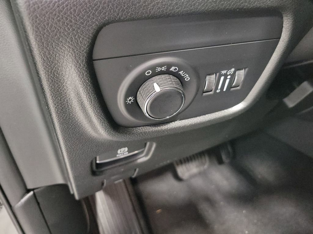 New 2025 Jeep Grand Cherokee L Laredo w/ Luxury Tech Group I image 15