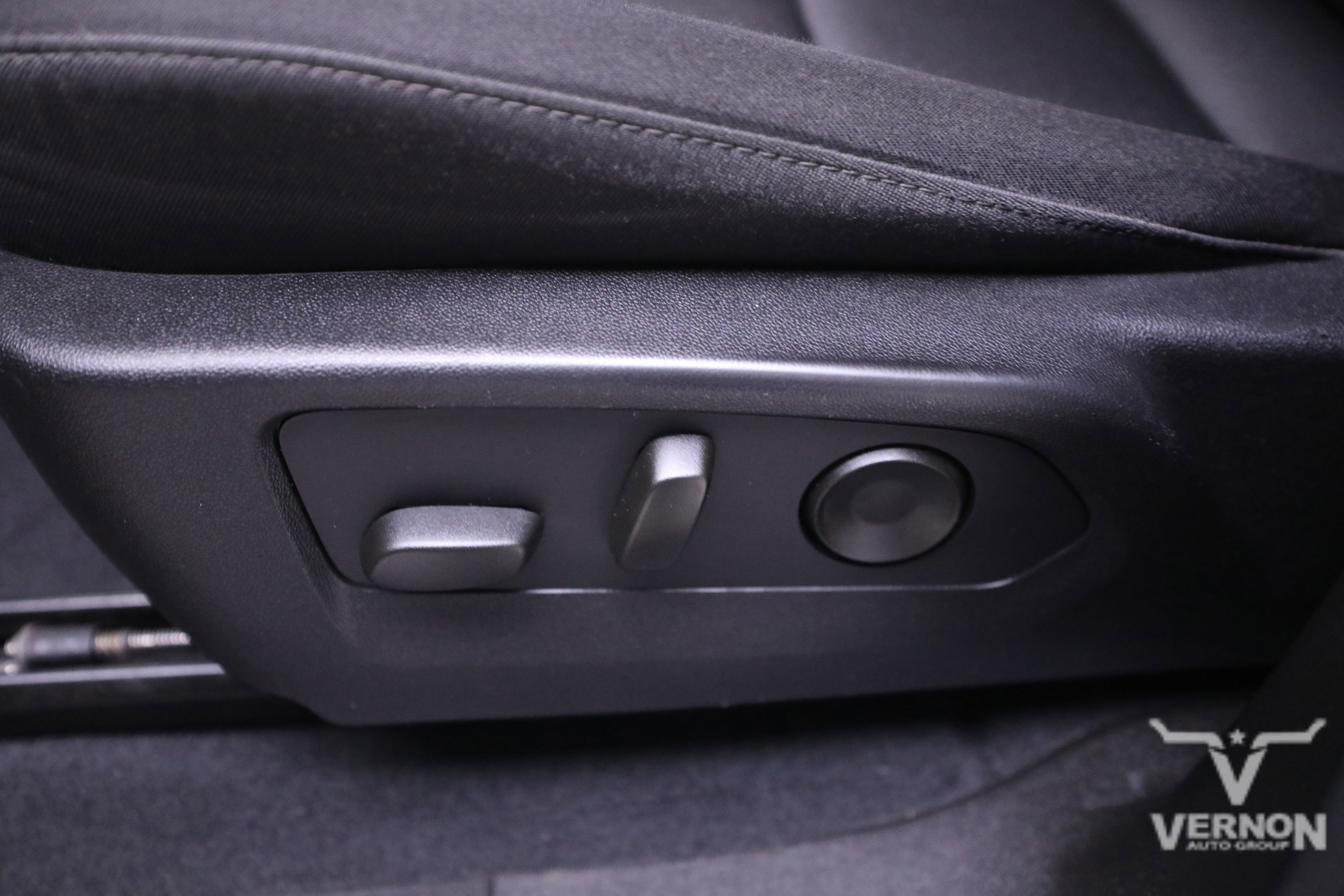 Used 2023 Chevrolet Colorado Trail Boss w/ Technology Package image 14