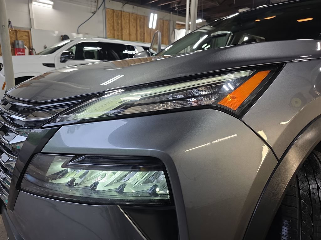 Used 2024 Nissan Rogue SV AWD/4WD image 30
