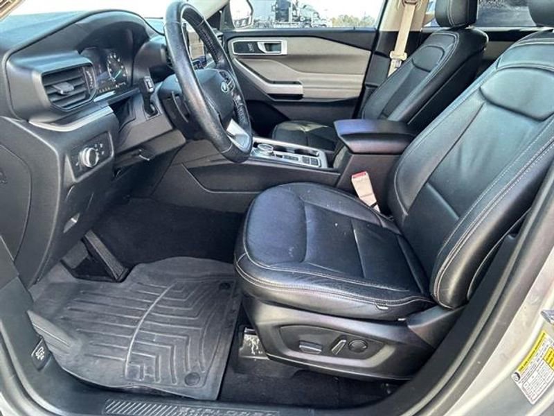 Used 2020 Ford Explorer XLT w/ Comfort Package image 13