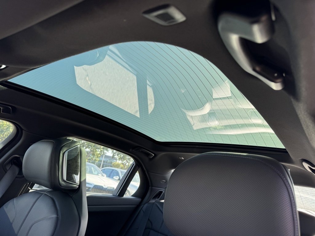 New 2026 BMW 750e xDrive w/ Executive Package image 22