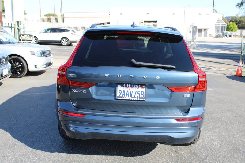 Used 2022 Volvo XC60 B5 Momentum image 4