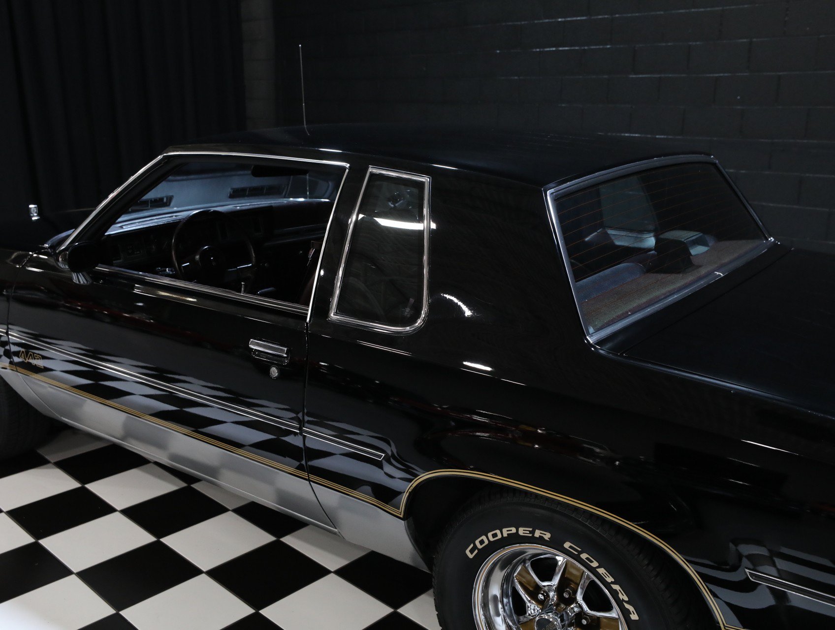 Used 1987 Oldsmobile Cutlass Supreme Salon RWD image 28