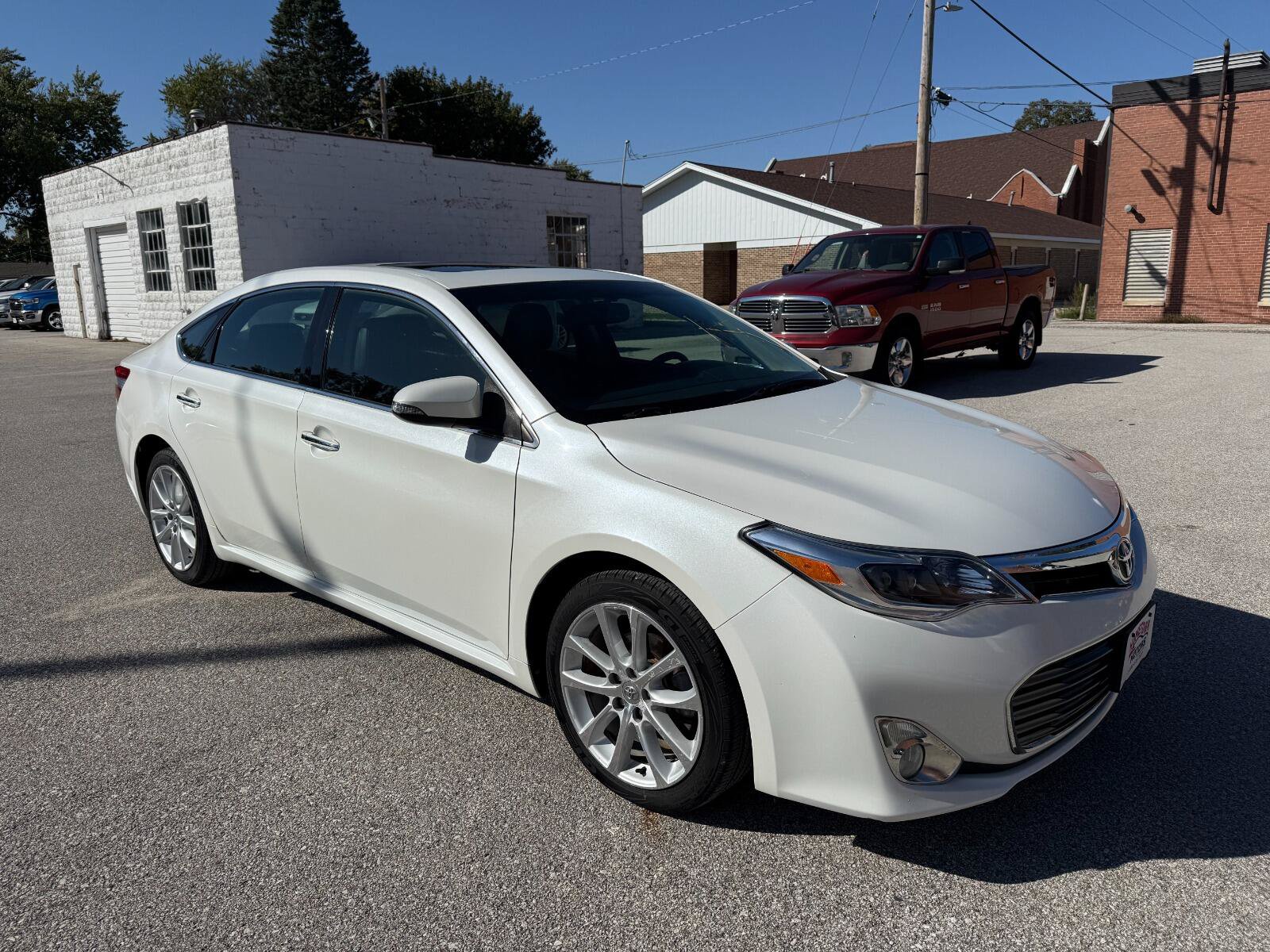 Used 2013 Toyota Avalon XLE Touring FWD image 3