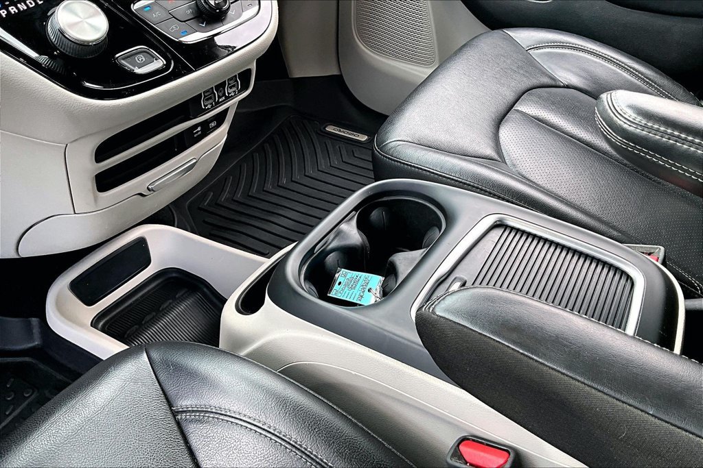 Used 2022 Chrysler Pacifica Touring-L FWD image 19