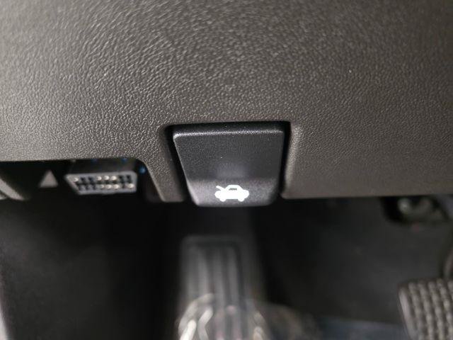 Used 2019 Chevrolet Equinox LT FWD image 21