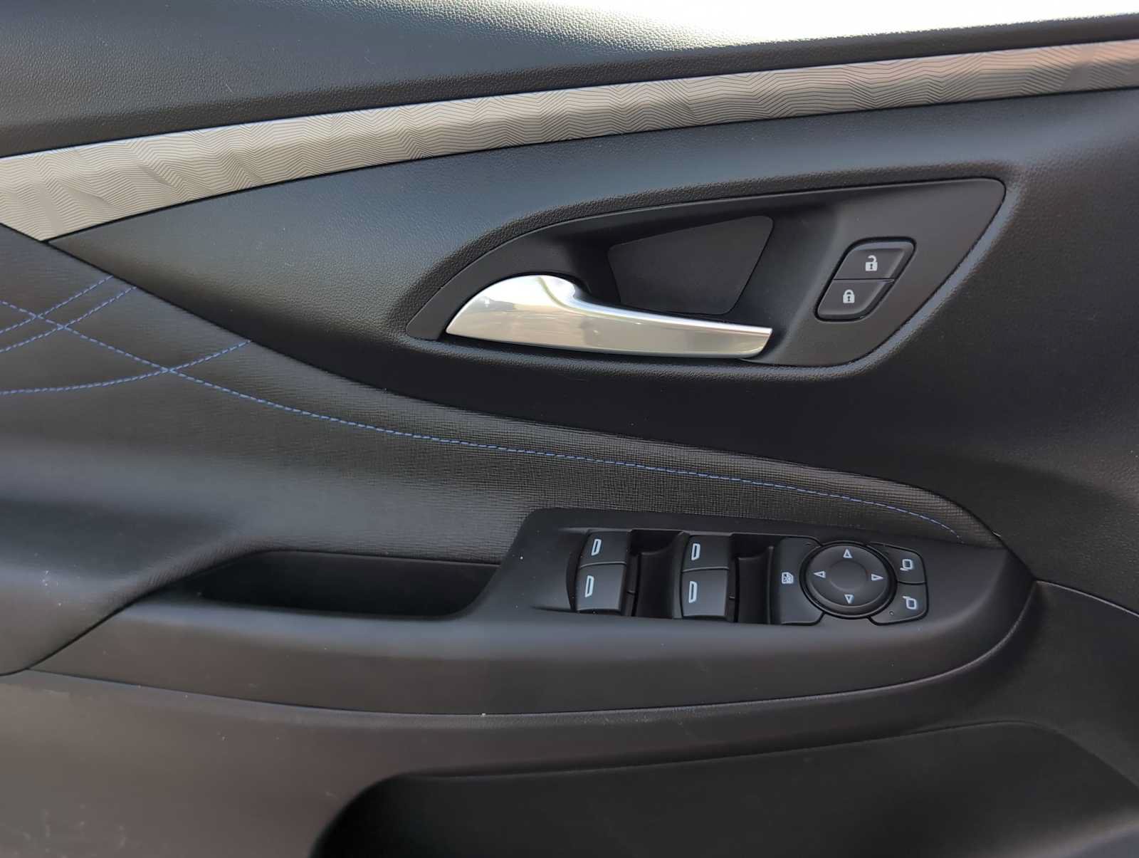 Used 2024 Buick Envista Sport Touring w/ Convenience I Package FWD image 23