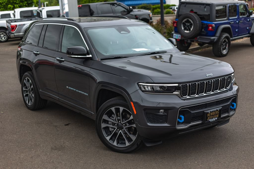 Used 2022 Jeep Grand Cherokee Overland w/ Advanced Protech Group III AWD/4WD image 2