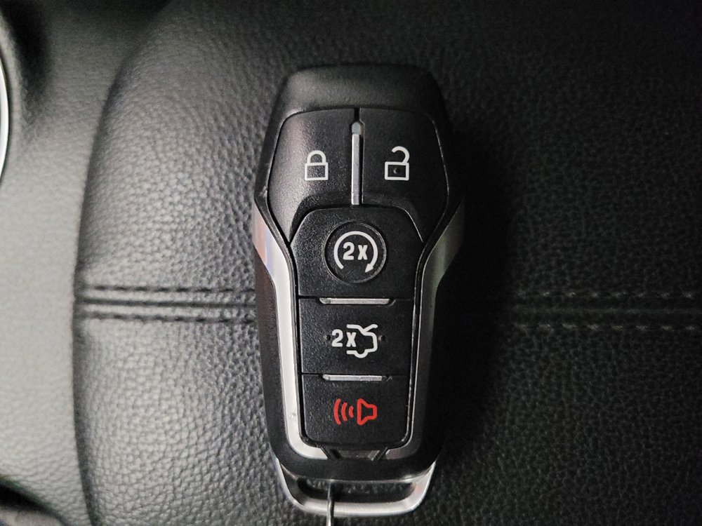 Used 2016 Ford Mustang Coupe image 32