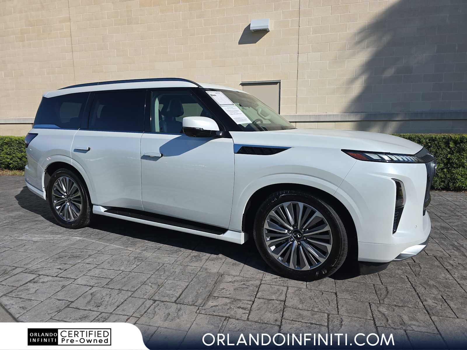 Certified 2025 INFINITI QX80 Sensory image 1