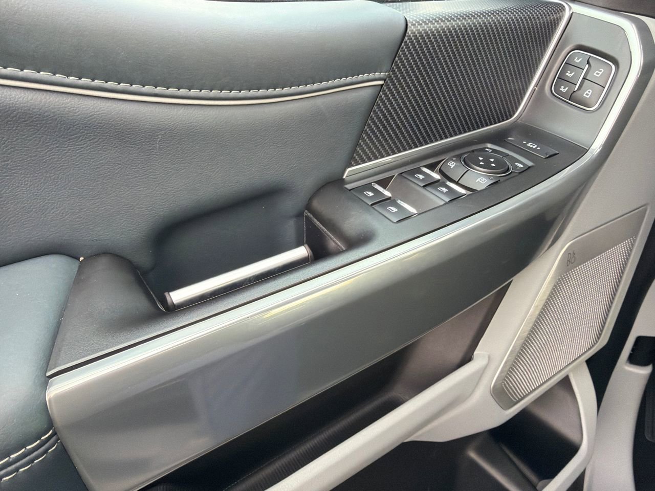 Used 2024 Ford F250 Limited w/ FX4 Off-Road Package image 39