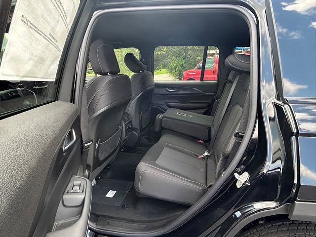 New 2025 Jeep Grand Cherokee Laredo w/ Luxury Tech Group I image 8