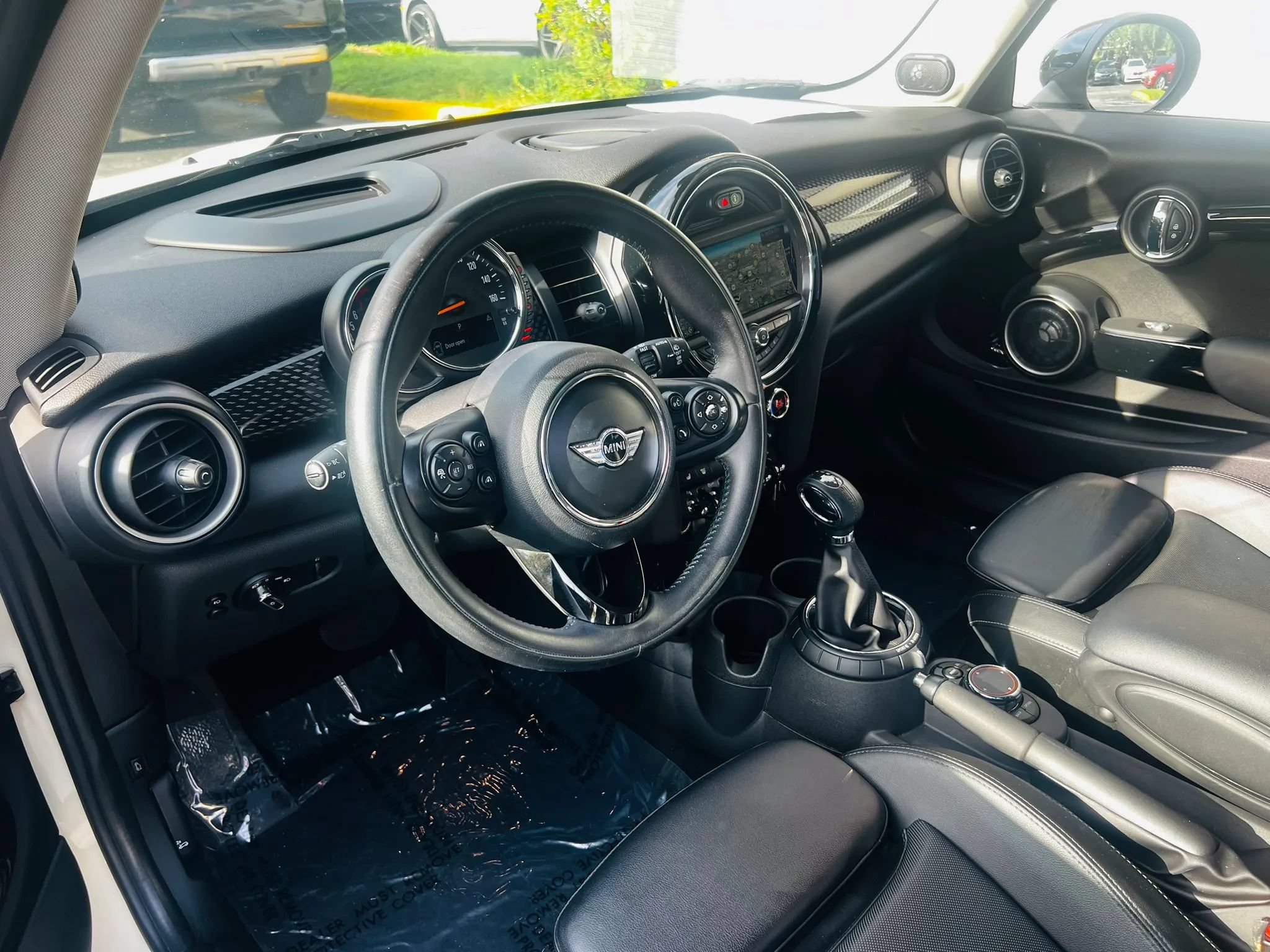 Used 2015 MINI Cooper S w/ Park Assistant Package FWD image 12