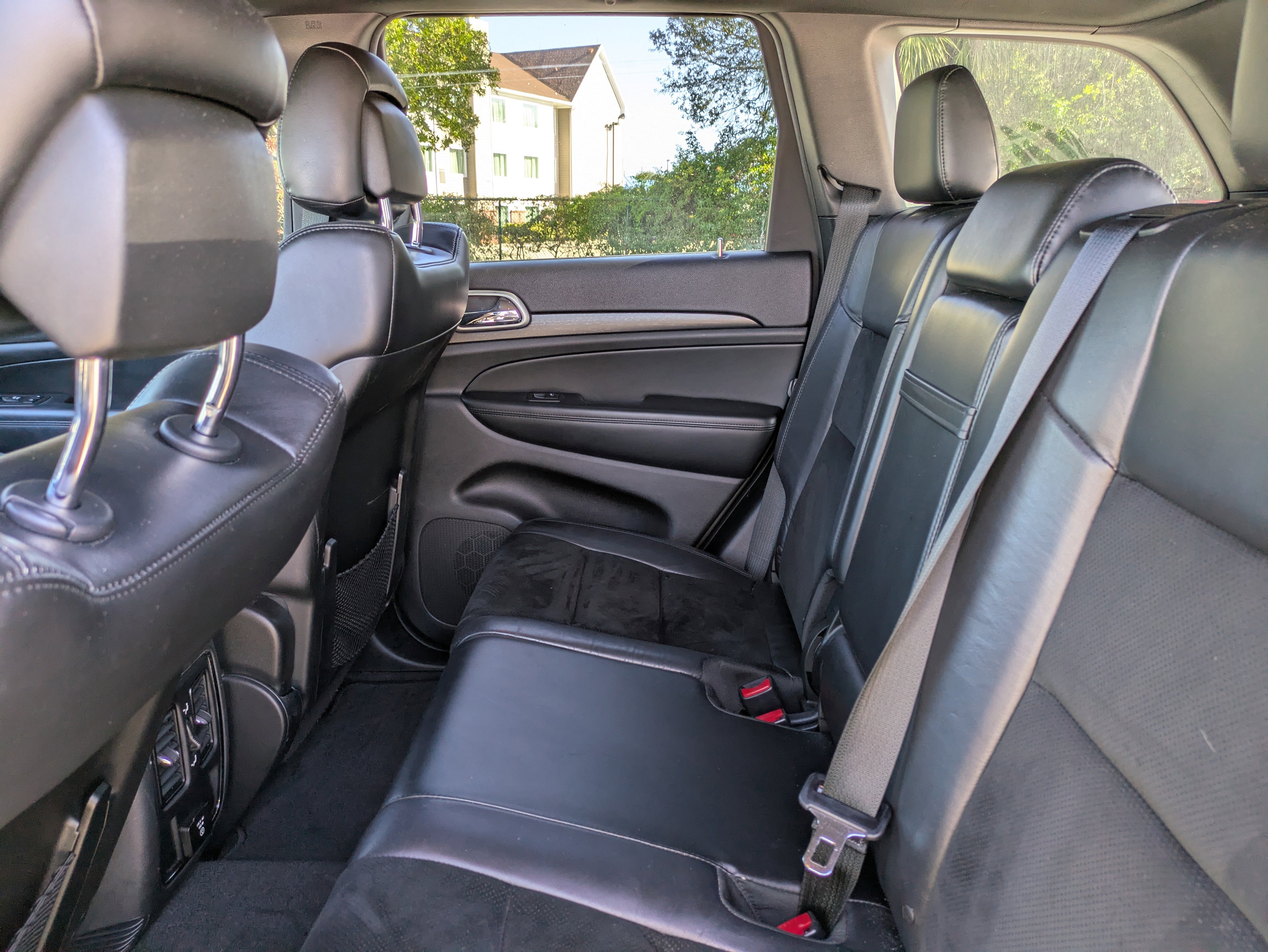 Used 2018 Jeep Grand Cherokee Altitude image 15