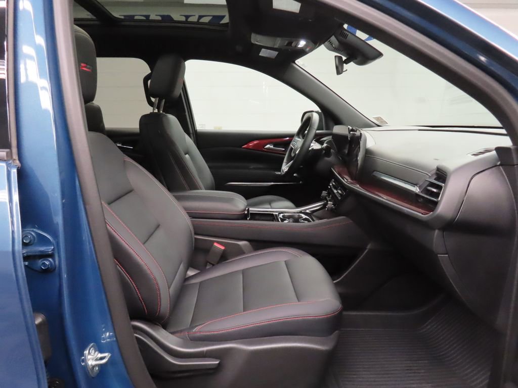 Used 2025 Chevrolet Traverse Z71 w/ LPO, Floor Liner Package AWD/4WD image 30