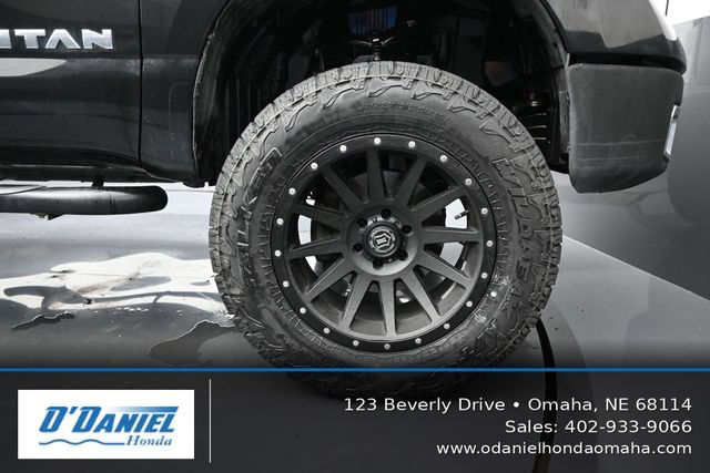 Used 2017 Nissan Titan S AWD/4WD image 42