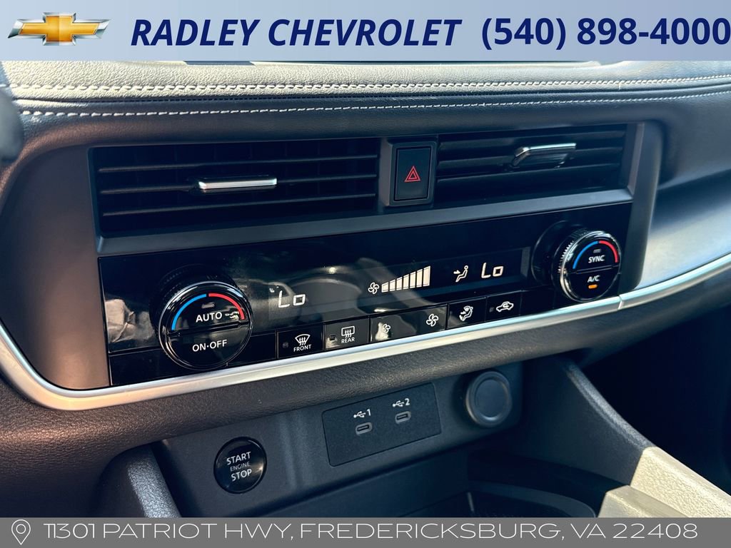 Used 2025 Nissan Rogue SV AWD/4WD image 10