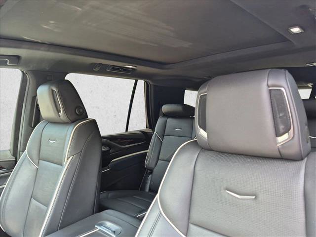 Used 2024 Cadillac Escalade Premium Luxury w/ Performance Package AWD/4WD image 17