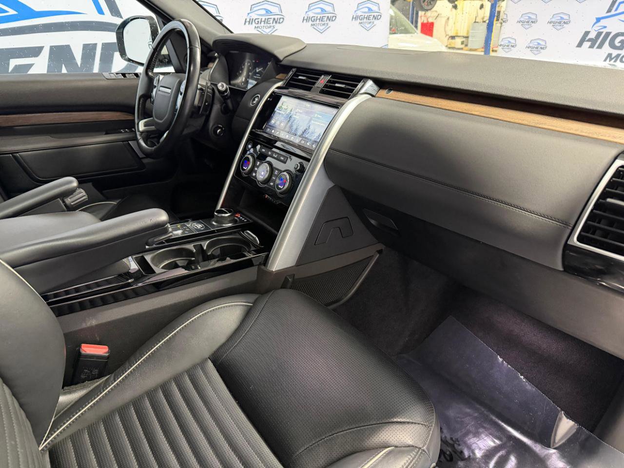 Used 2020 Land Rover Discovery HSE AWD/4WD image 31
