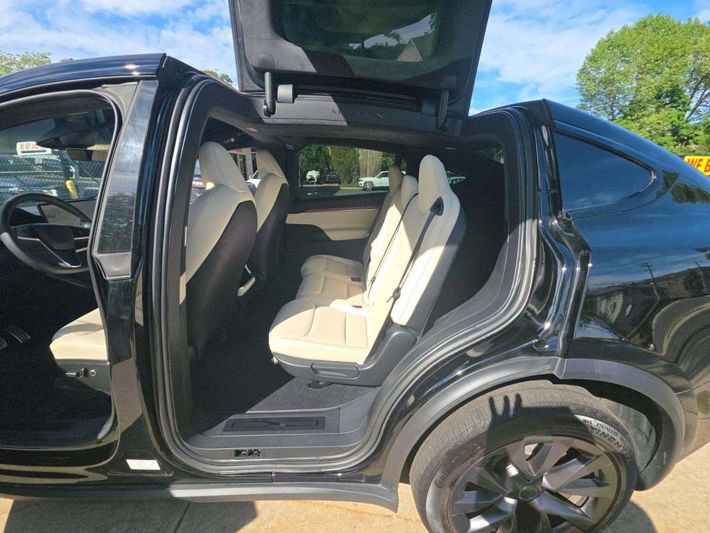 Used 2024 Tesla Model X AWD/4WD image 4