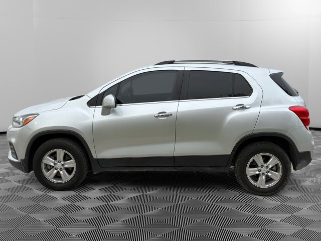 Used 2018 Chevrolet Trax LT w/ LT Convenience Package AWD/4WD image 2