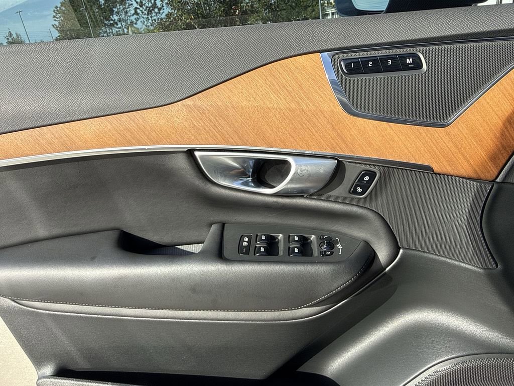 Used 2024 Volvo XC90 B6 Plus image 29