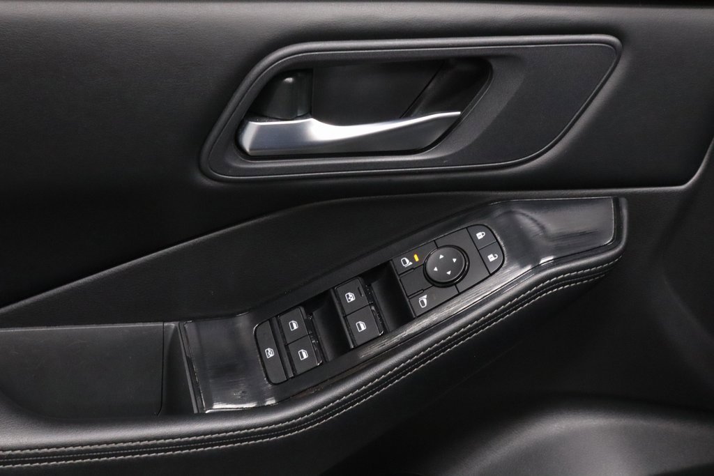 Certified 2025 Nissan Rogue SV image 24