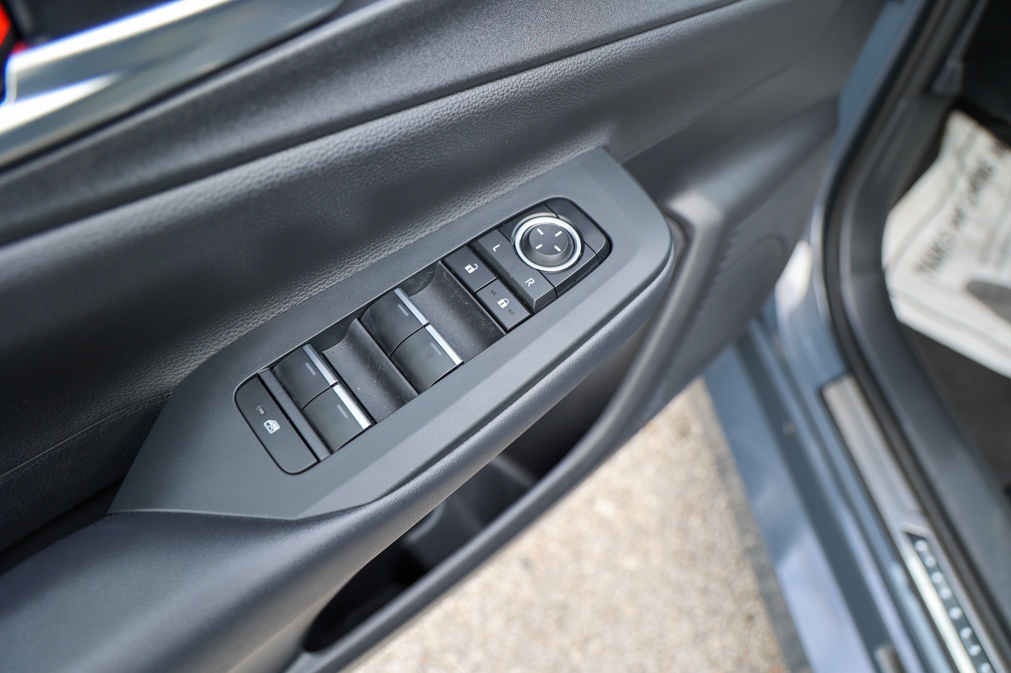 Certified 2026 Toyota Prius Plug-In Hybrid FWD image 33