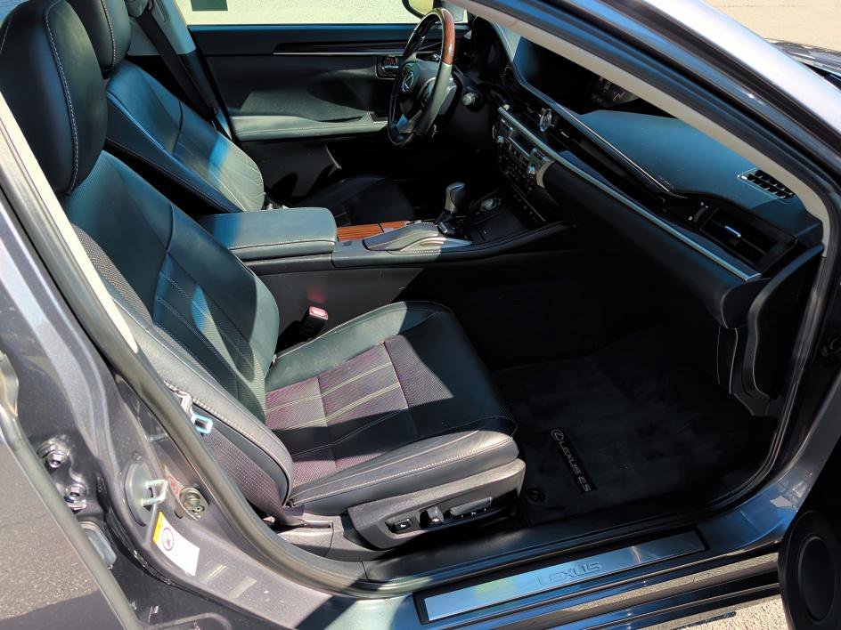 Used 2016 Lexus ES 350 w/ Luxury Package w/Wood Trim FWD image 12