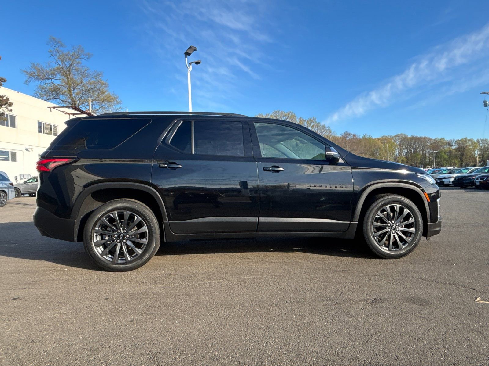 Used 2023 Chevrolet Traverse RS AWD/4WD image 2