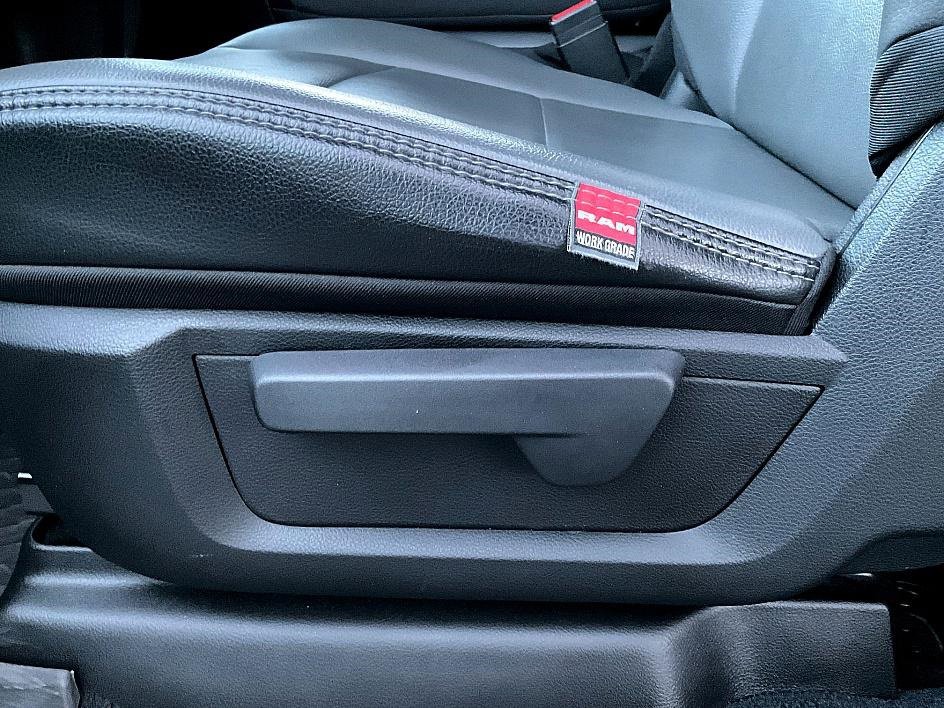 Used 2024 RAM 3500 Tradesman w/ Chrome Appearance Group image 16