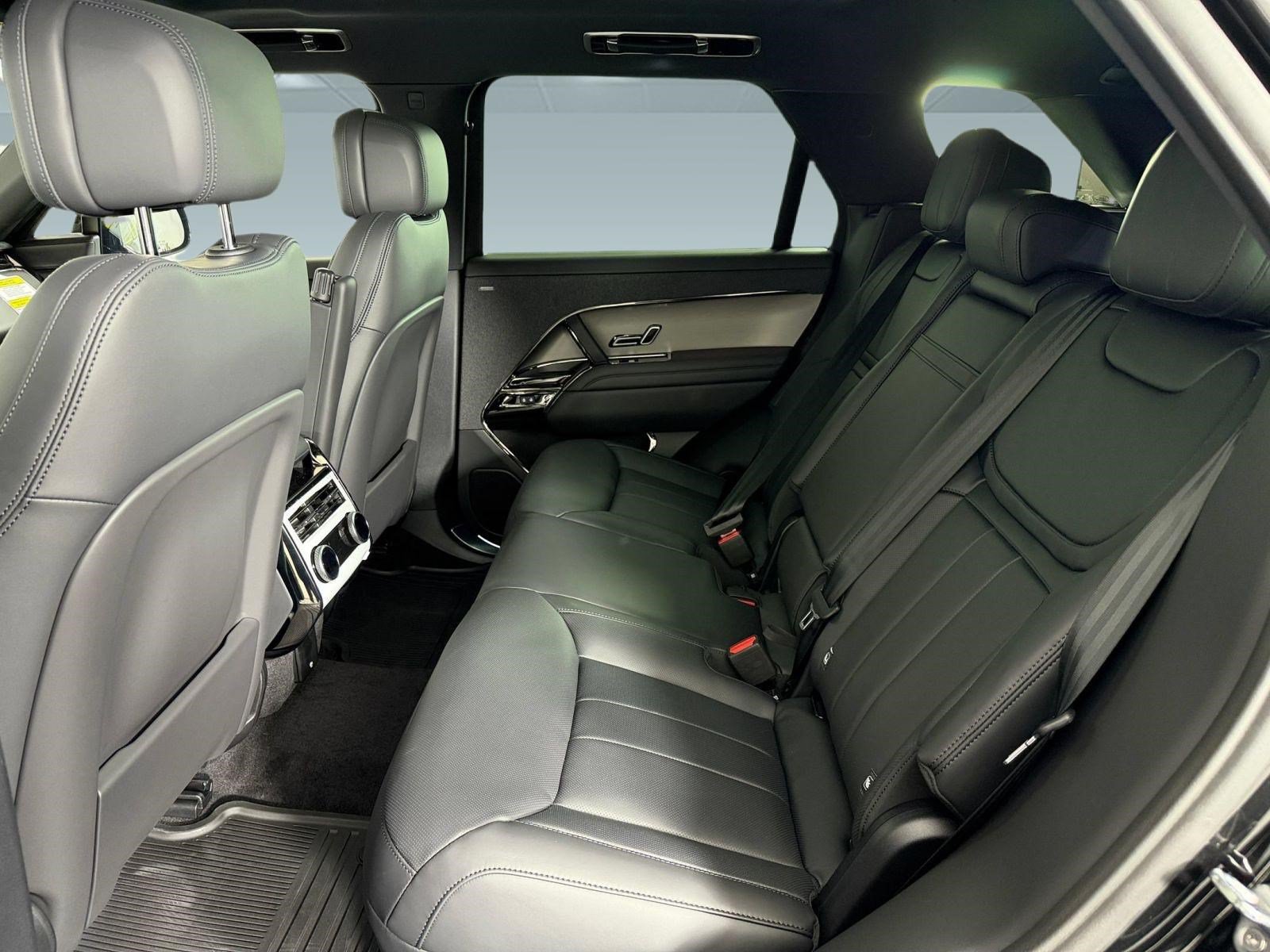 New 2026 Land Rover Range Rover Sport Dynamic SE AWD/4WD image 19