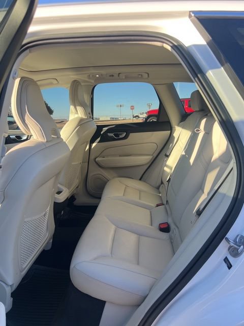 Used 2023 Volvo XC60 B5 Plus AWD/4WD image 10