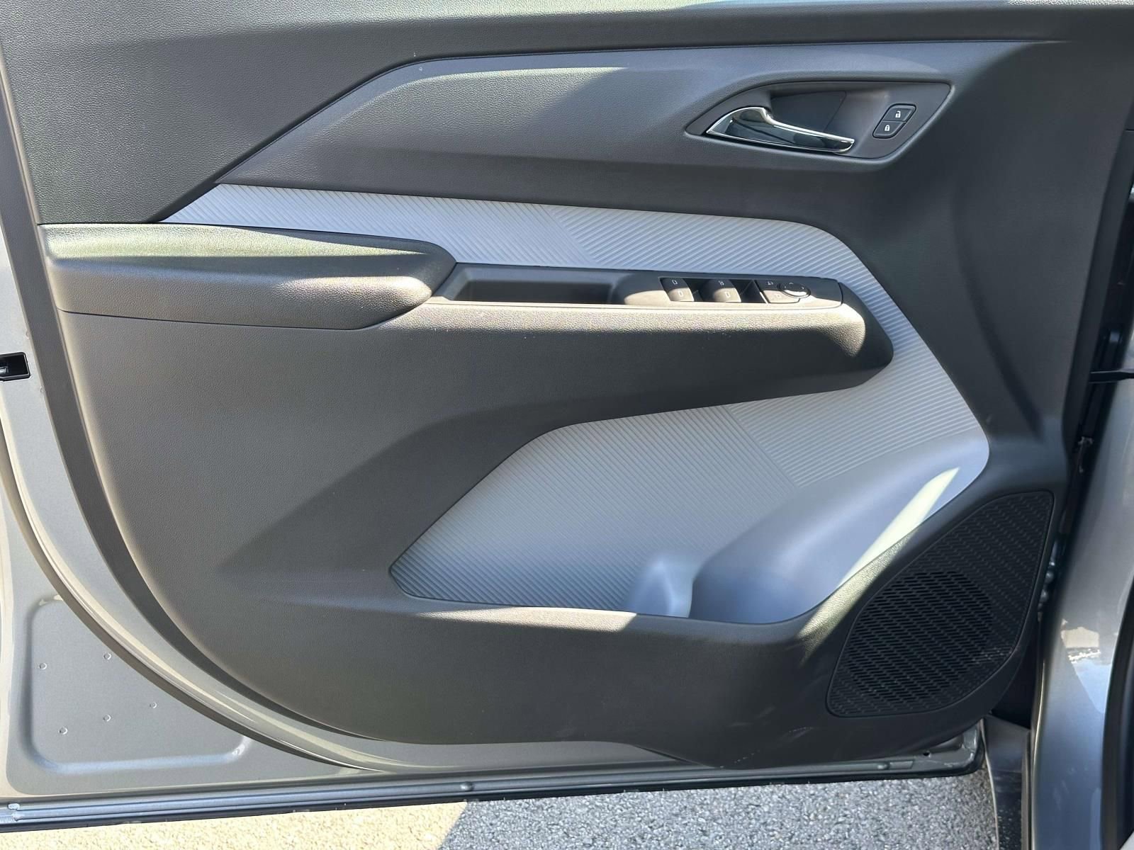 New 2027 Chevrolet Bolt LT w/ Comfort Package FWD image 18
