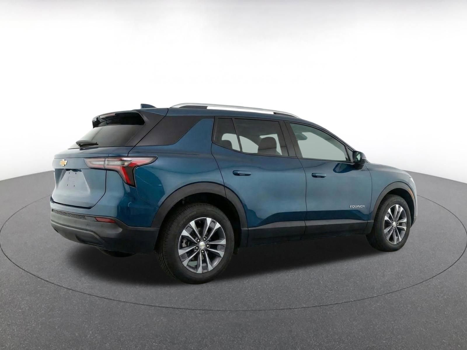 Used 2025 Chevrolet Equinox LT FWD image 11