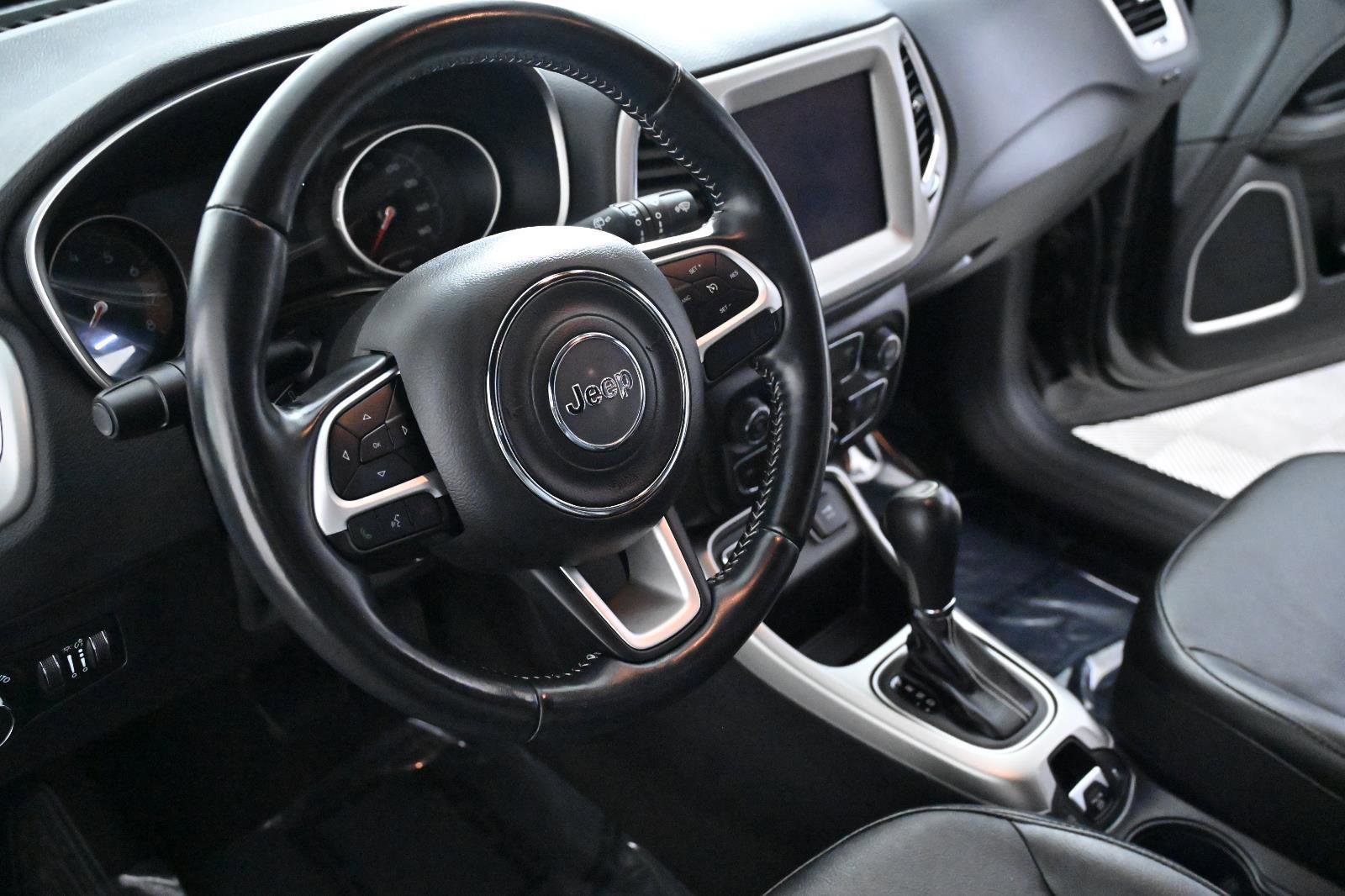 Used 2021 Jeep Compass Latitude image 10