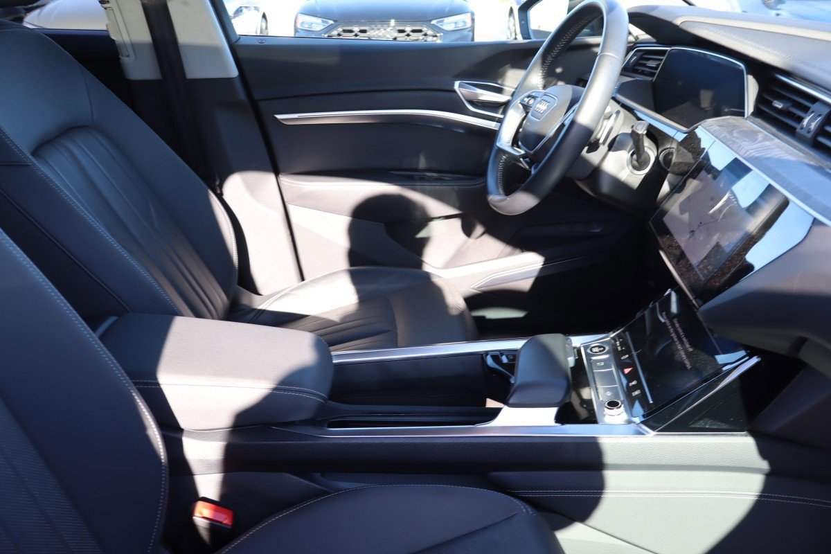 Used 2021 Audi e-tron Premium Plus w/ Premium Plus Package AWD/4WD image 13